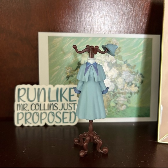 Harry Potter Fleur Delacour Robe Gachapon Japan Miniature Display - Picture 1 of 5